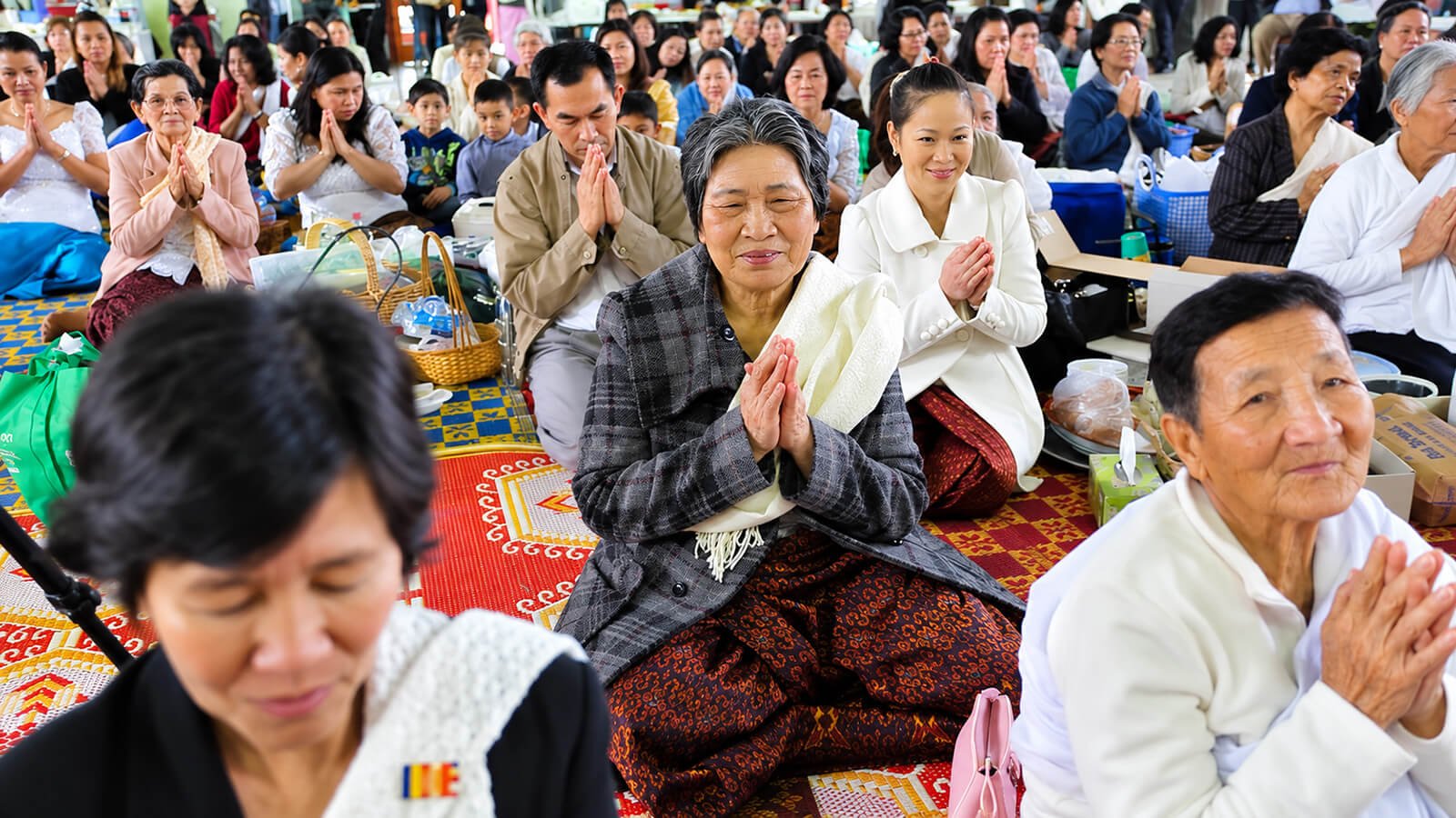 khmer-buddhist-community-prayer-ceremony-wat-buddharangsi