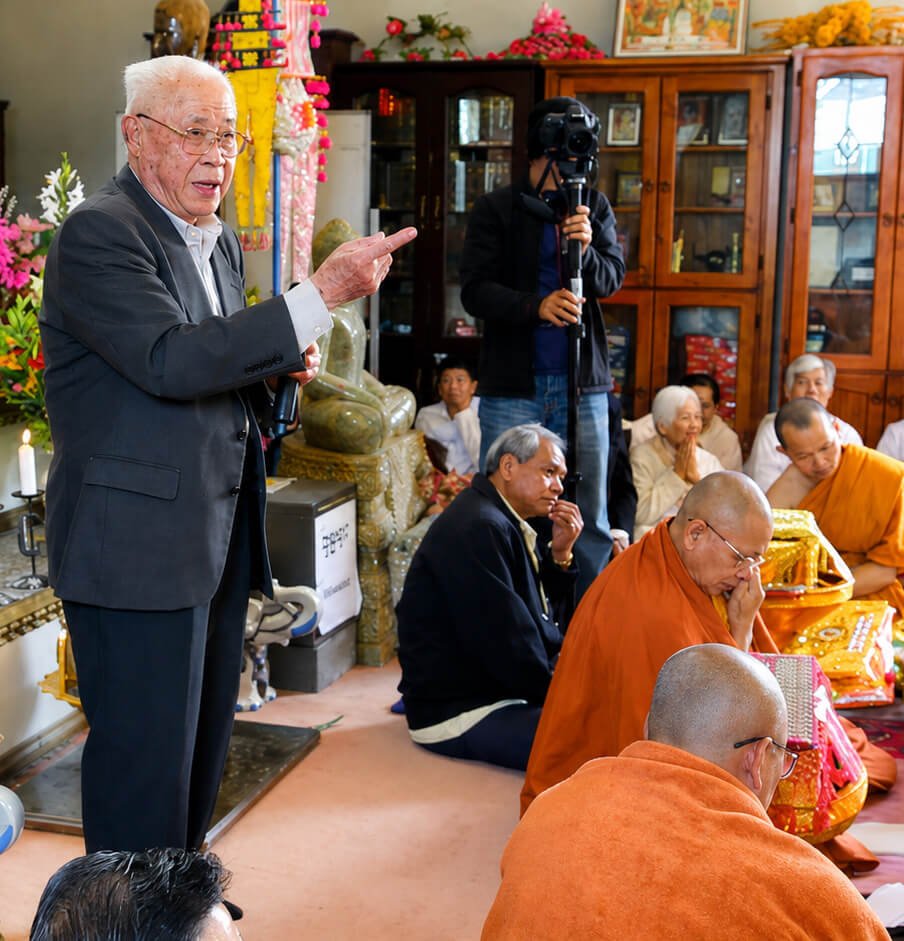 លោកព្រះគ្រូមហា ឃុន ប៊ី speaking during the Kathina ceremony at Wat Buddharangsi Melbourne